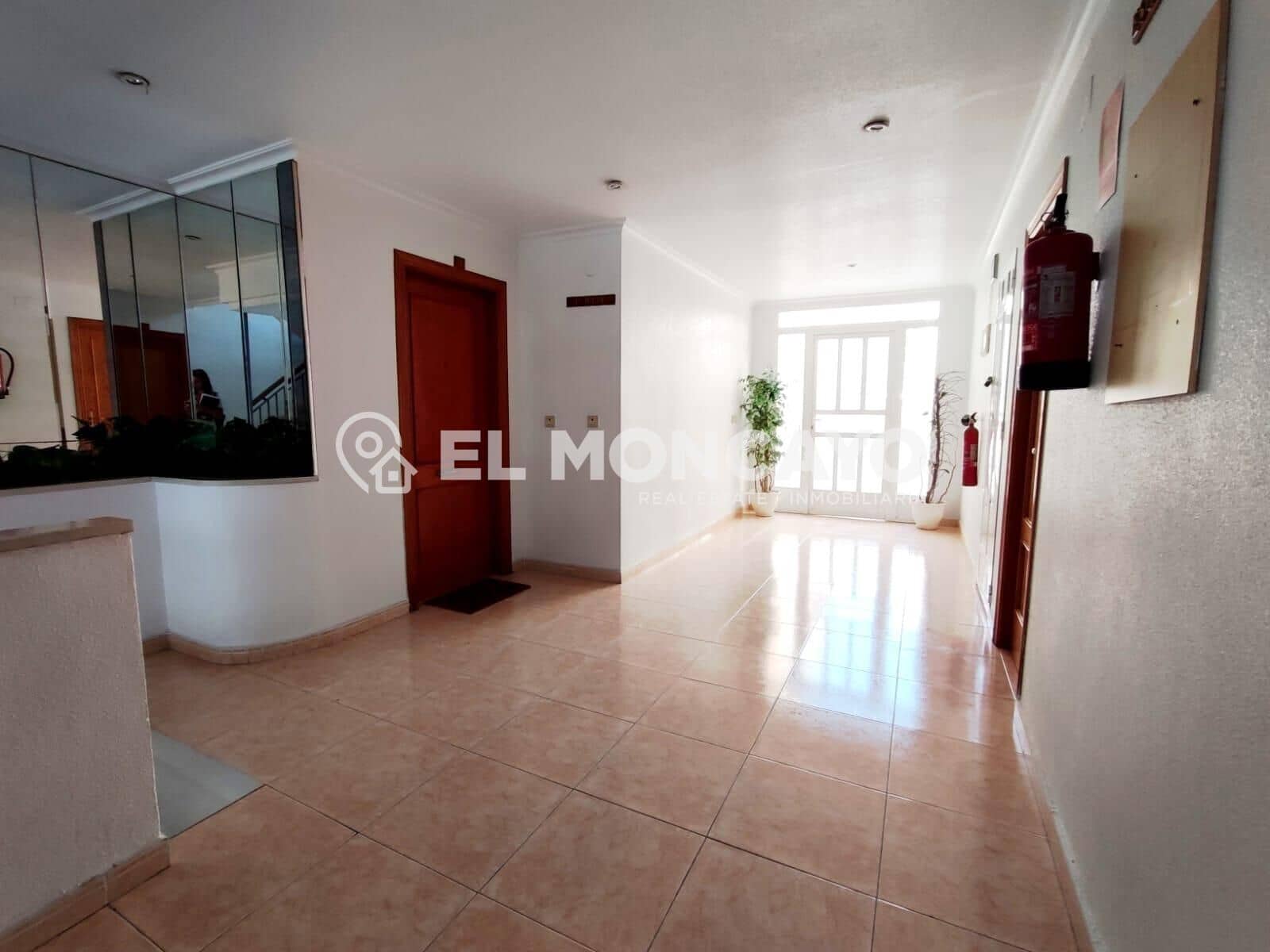 Apartamento de 2 habitaciones en Torrevieja en venta - 144.000 € (Ref: 9878747)