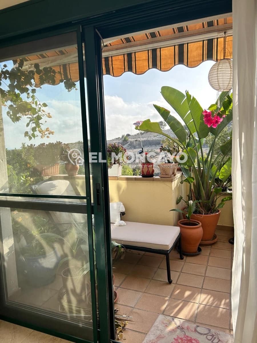 2 makuuhuone Rivitalo myytävänä paikassa Orihuela Costa mukana uima-altaan - 249 000 € (Ref: 9881889)
