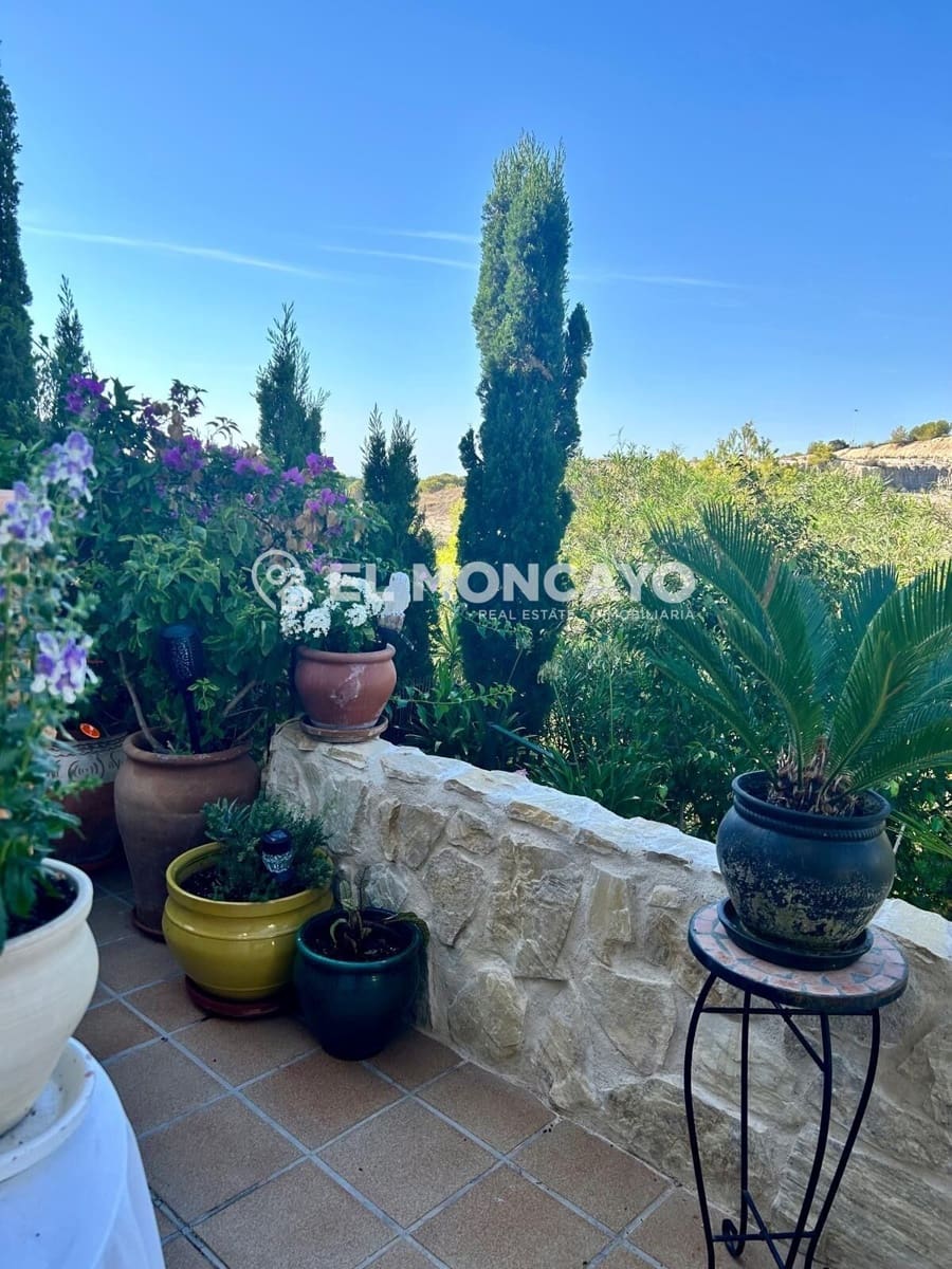 2 makuuhuone Rivitalo myytävänä paikassa Orihuela Costa mukana uima-altaan - 249 000 € (Ref: 9881889)