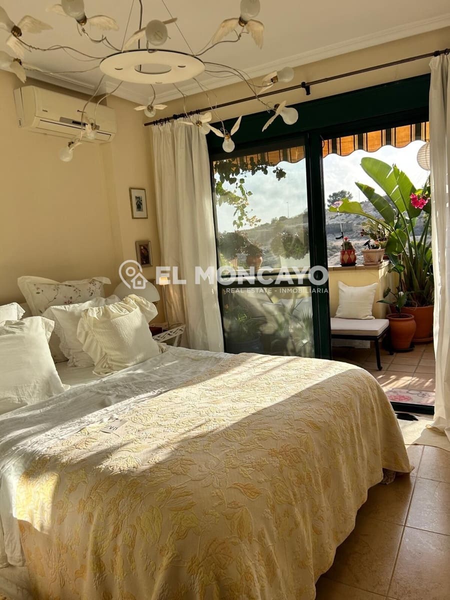 2 makuuhuone Rivitalo myytävänä paikassa Orihuela Costa mukana uima-altaan - 249 000 € (Ref: 9881889)