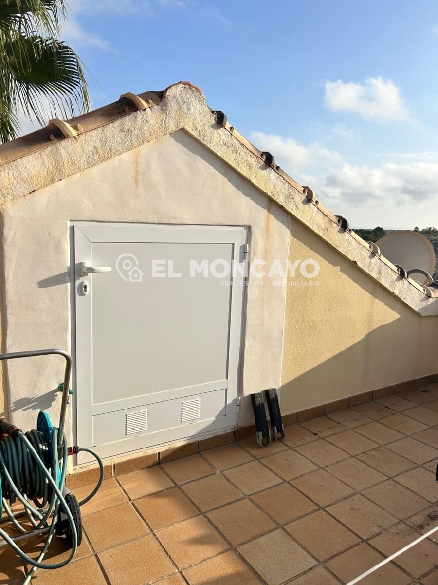2 makuuhuone Rivitalo myytävänä paikassa Orihuela Costa mukana uima-altaan - 249 000 € (Ref: 9881889)