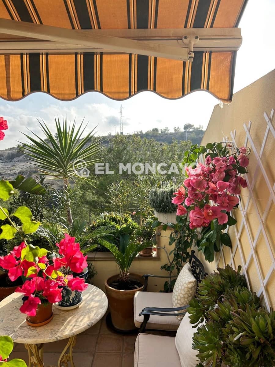 2 makuuhuone Rivitalo myytävänä paikassa Orihuela Costa mukana uima-altaan - 249 000 € (Ref: 9881889)