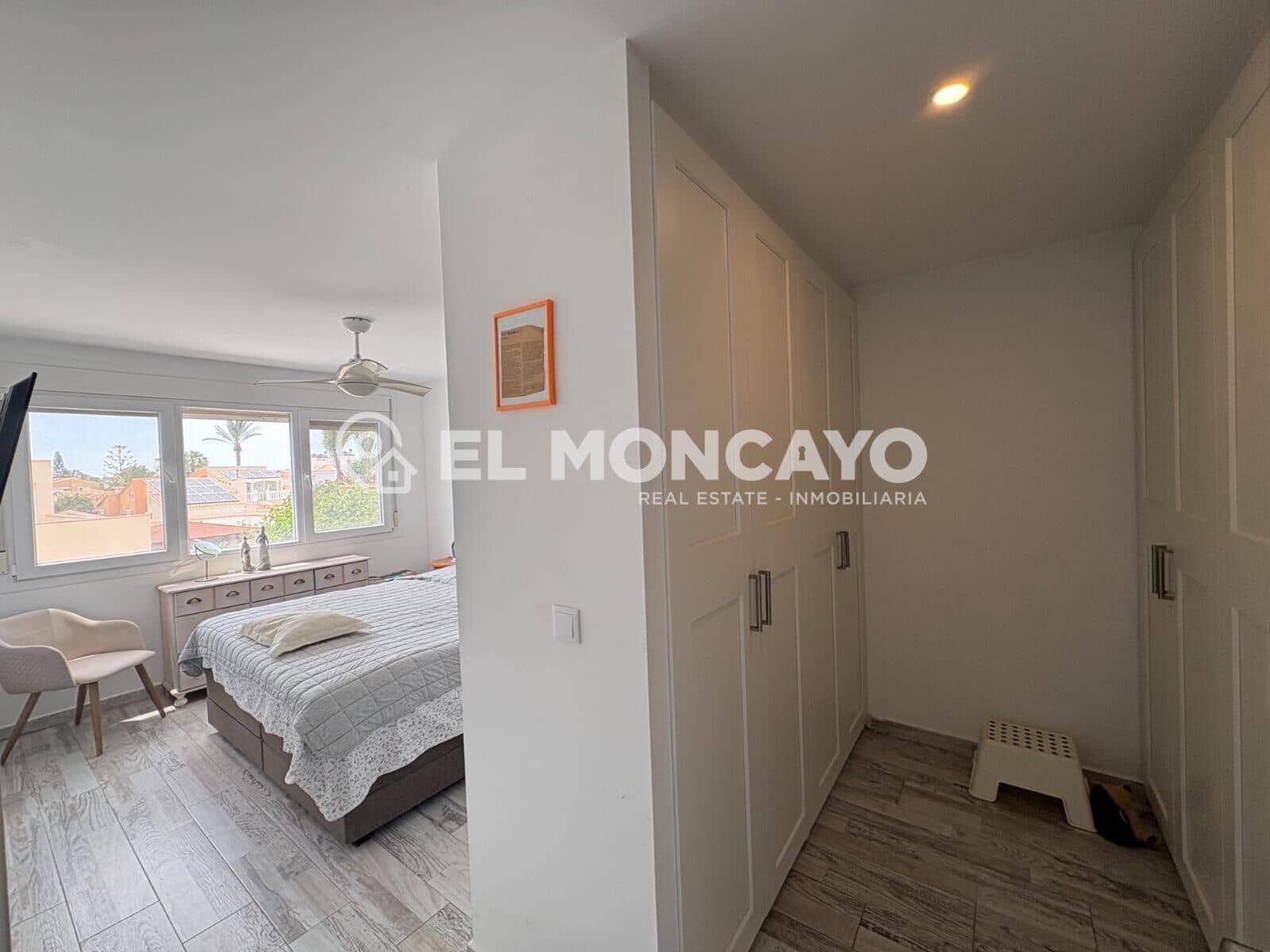 2 soveværelse Villa til salg i Torrevieja med swimmingpool - € 465.000 (Ref: 9888060)