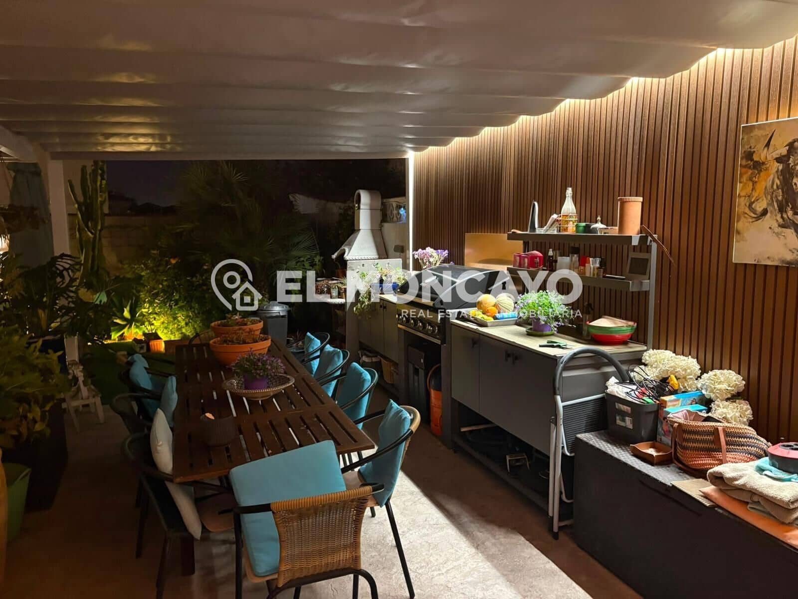 2 soveværelse Villa til salg i Torrevieja med swimmingpool - € 465.000 (Ref: 9888060)