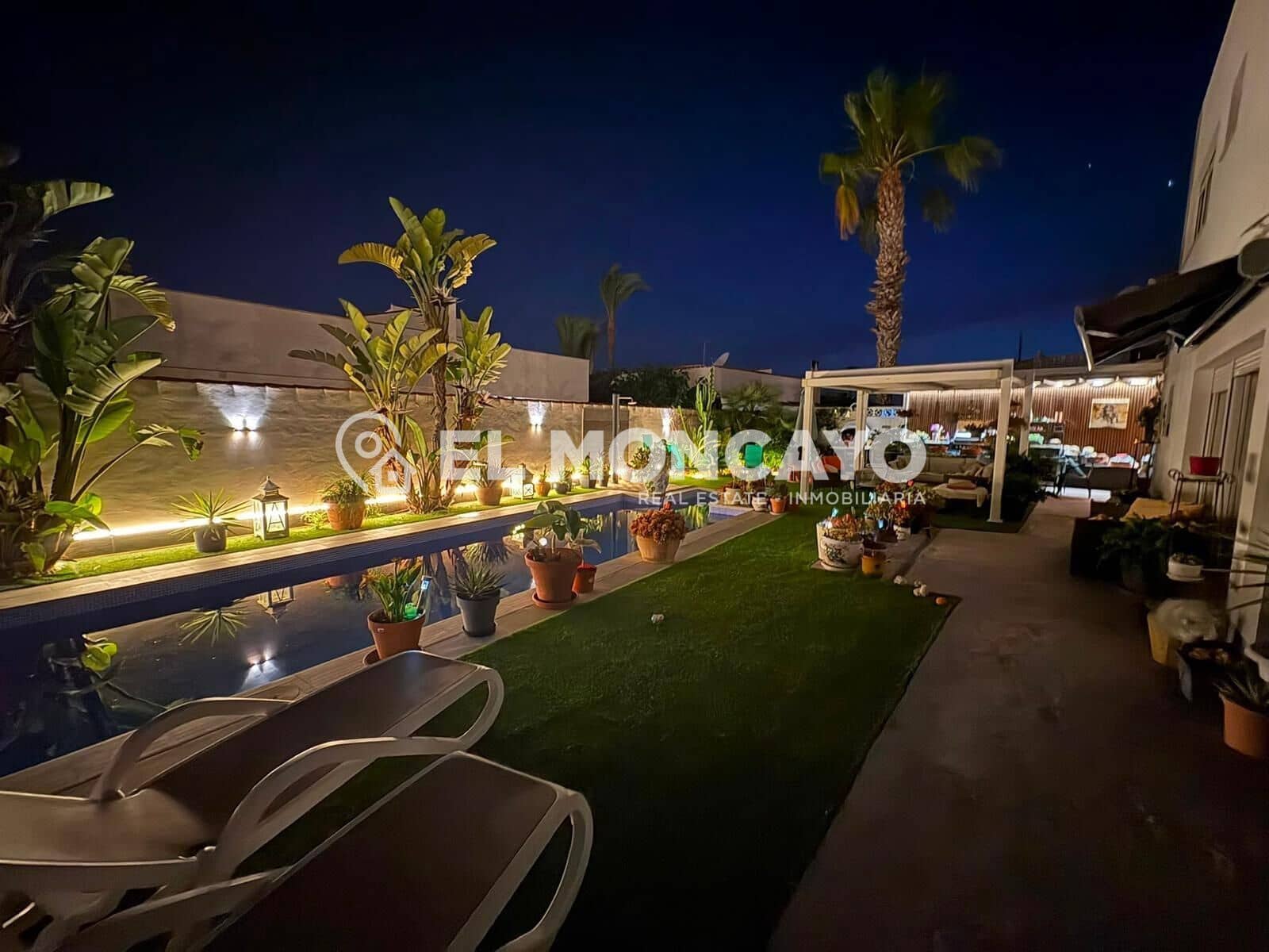 2 soveværelse Villa til salg i Torrevieja med swimmingpool - € 465.000 (Ref: 9888060)