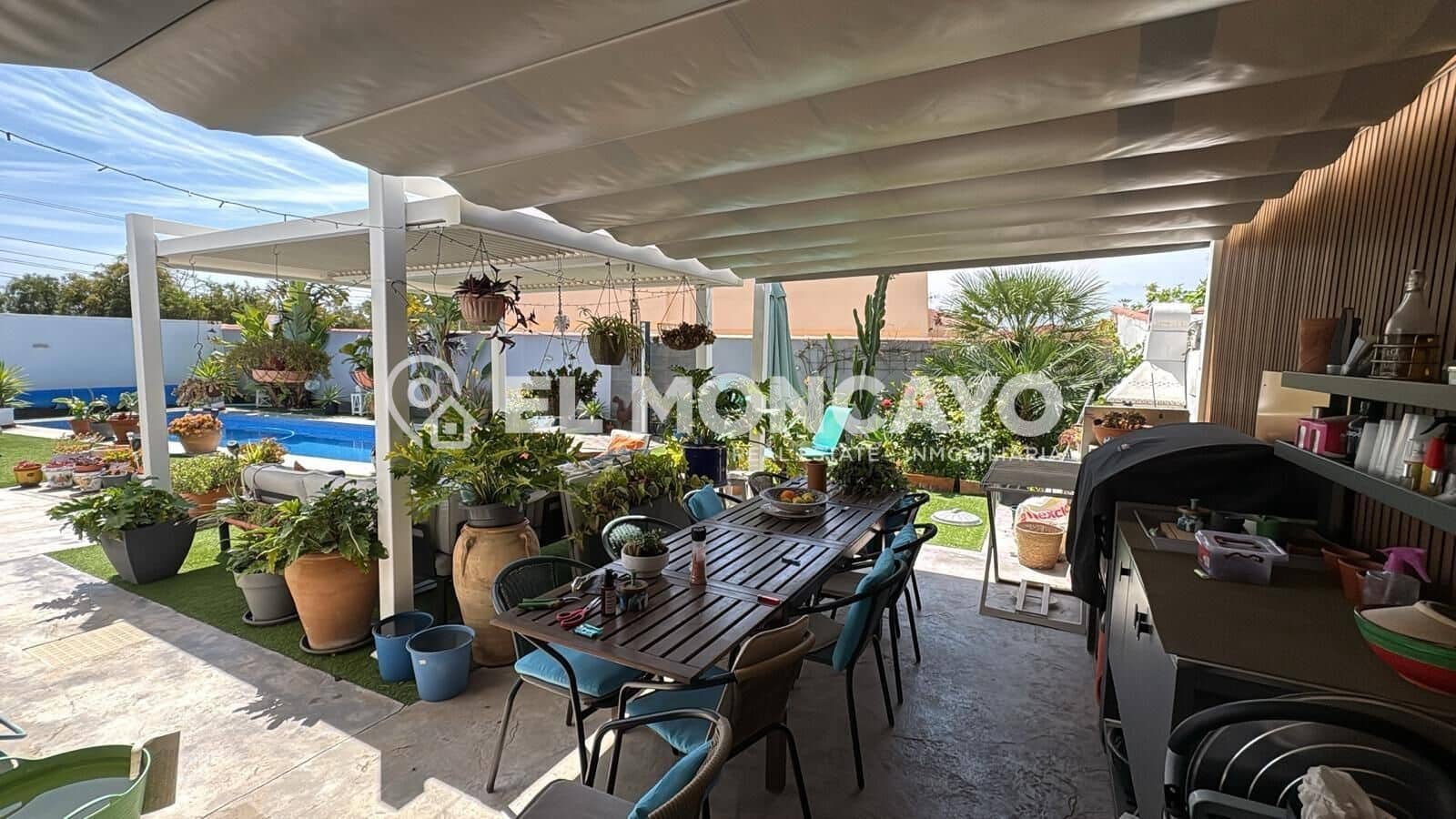 2 soveværelse Villa til salg i Torrevieja med swimmingpool - € 465.000 (Ref: 9888060)