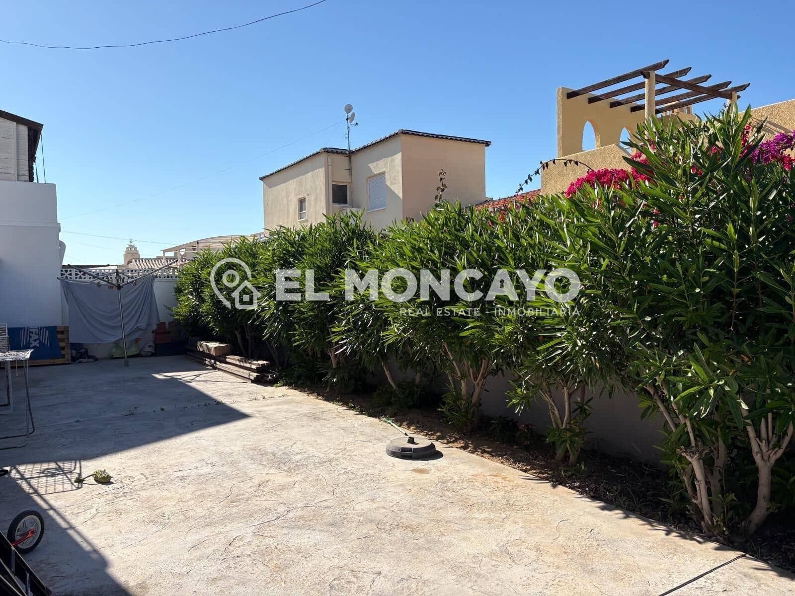 2 soveværelse Villa til salg i Torrevieja med swimmingpool - € 465.000 (Ref: 9888060)