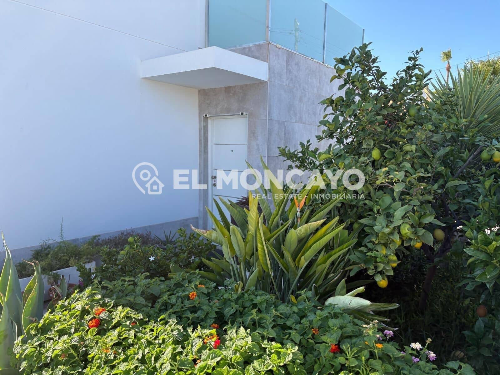 2 soveværelse Villa til salg i Torrevieja med swimmingpool - € 465.000 (Ref: 9888060)