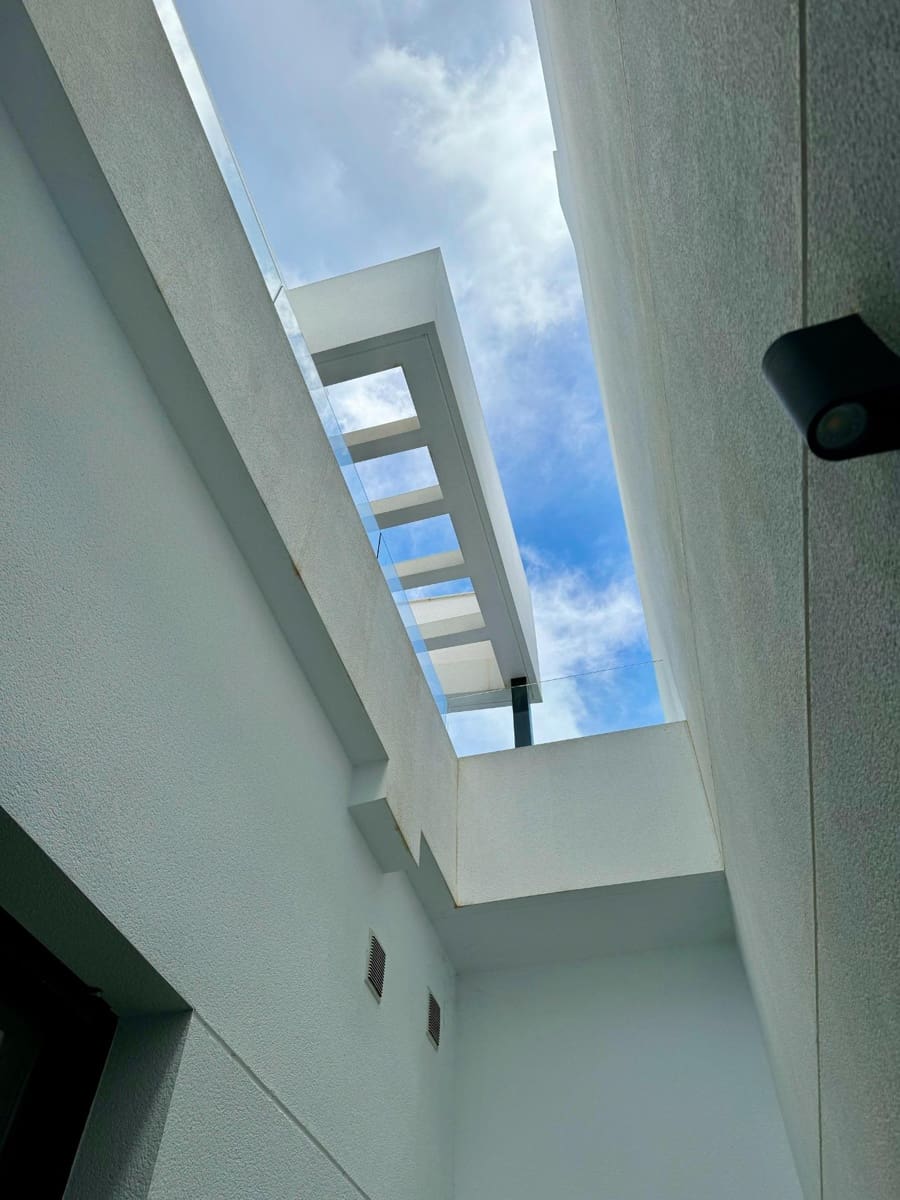 4 soveværelse Villa til salg i Guardamar del Segura med swimmingpool garage - € 569.900 (Ref: 9890326)