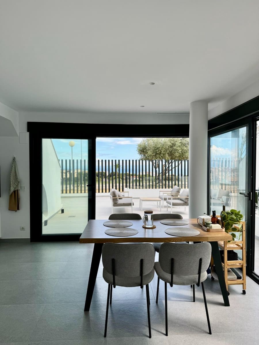 4 soveværelse Villa til salg i Guardamar del Segura med swimmingpool garage - € 569.900 (Ref: 9890326)