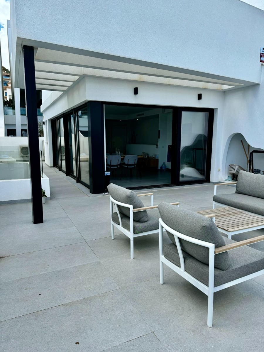 4 soveværelse Villa til salg i Guardamar del Segura med swimmingpool garage - € 569.900 (Ref: 9890326)