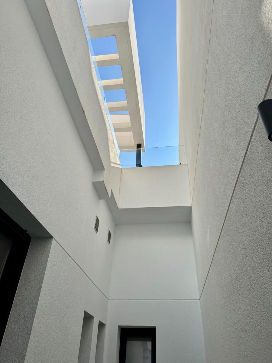 4 soveværelse Villa til salg i Guardamar del Segura med swimmingpool garage - € 569.900 (Ref: 9890326)