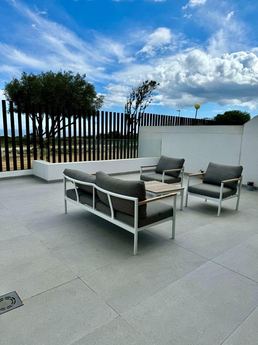 4 soveværelse Villa til salg i Guardamar del Segura med swimmingpool garage - € 569.900 (Ref: 9890326)