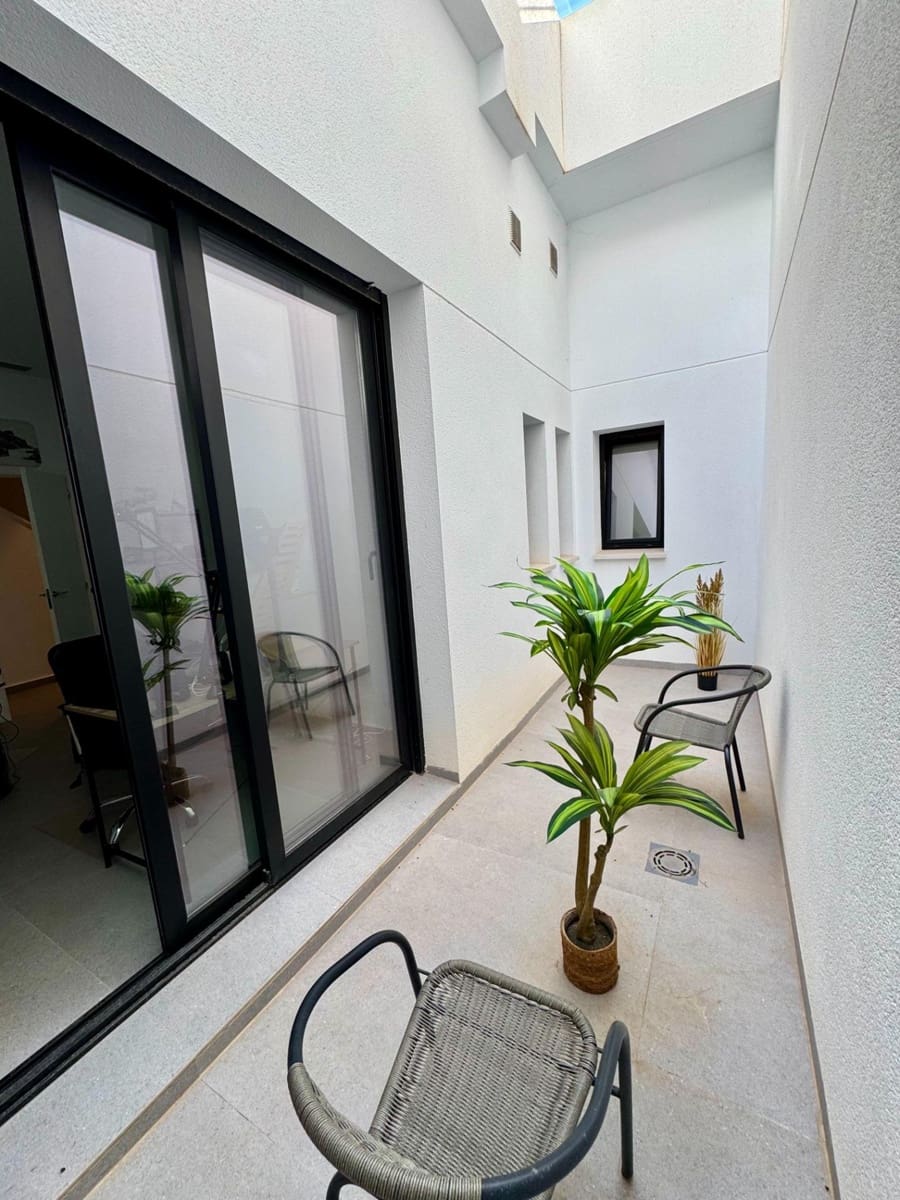 4 soveværelse Villa til salg i Guardamar del Segura med swimmingpool garage - € 569.900 (Ref: 9890326)