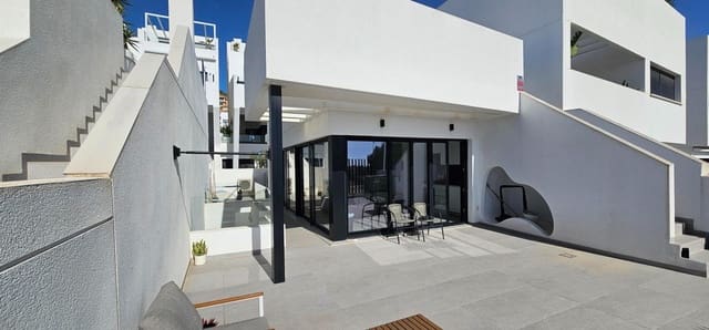 4 soveværelse Villa til salg i Guardamar del Segura med swimmingpool garage - € 569.900 (Ref: 9890326)
