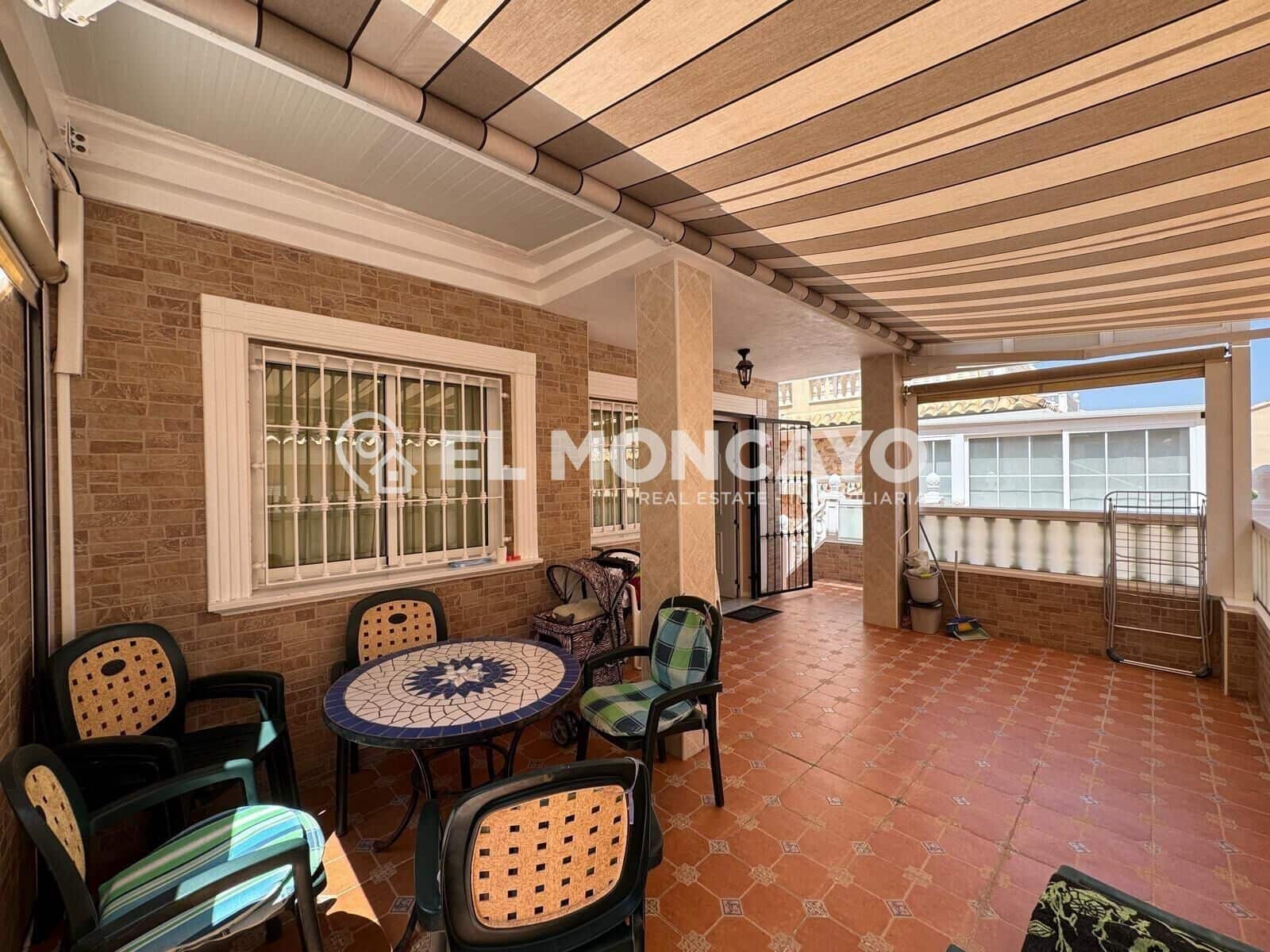 3 slaapkamer Rijtjeshuis te koop in Guardamar del Segura met zwembad garage - € 283.000 (Ref: 9892268)