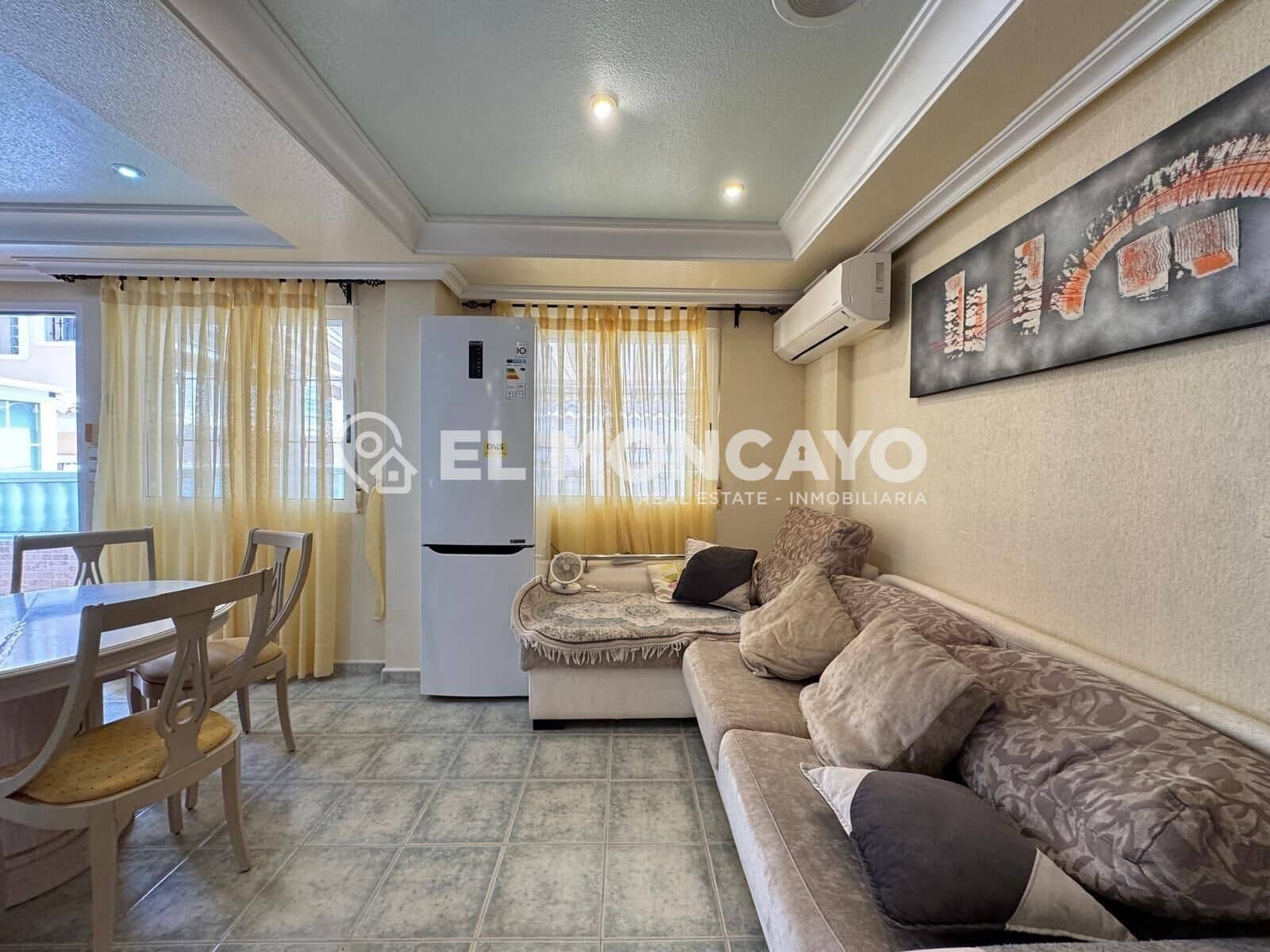 3 slaapkamer Rijtjeshuis te koop in Guardamar del Segura met zwembad garage - € 283.000 (Ref: 9892268)
