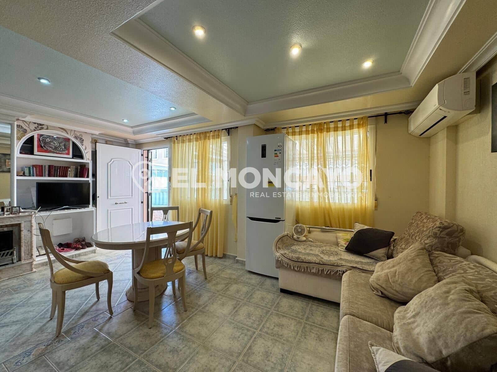 3 slaapkamer Rijtjeshuis te koop in Guardamar del Segura met zwembad garage - € 283.000 (Ref: 9892268)