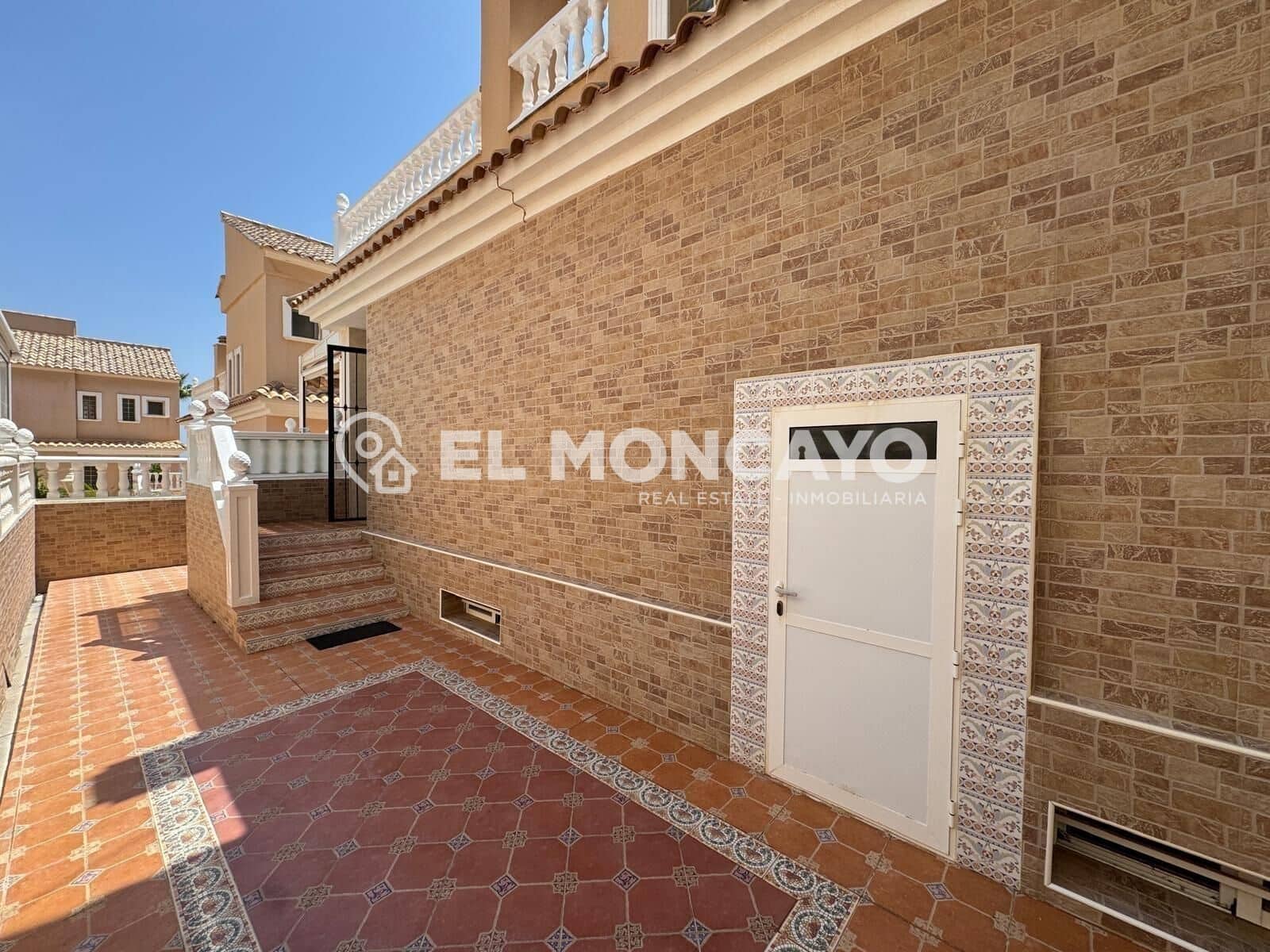 3 slaapkamer Rijtjeshuis te koop in Guardamar del Segura met zwembad garage - € 283.000 (Ref: 9892268)