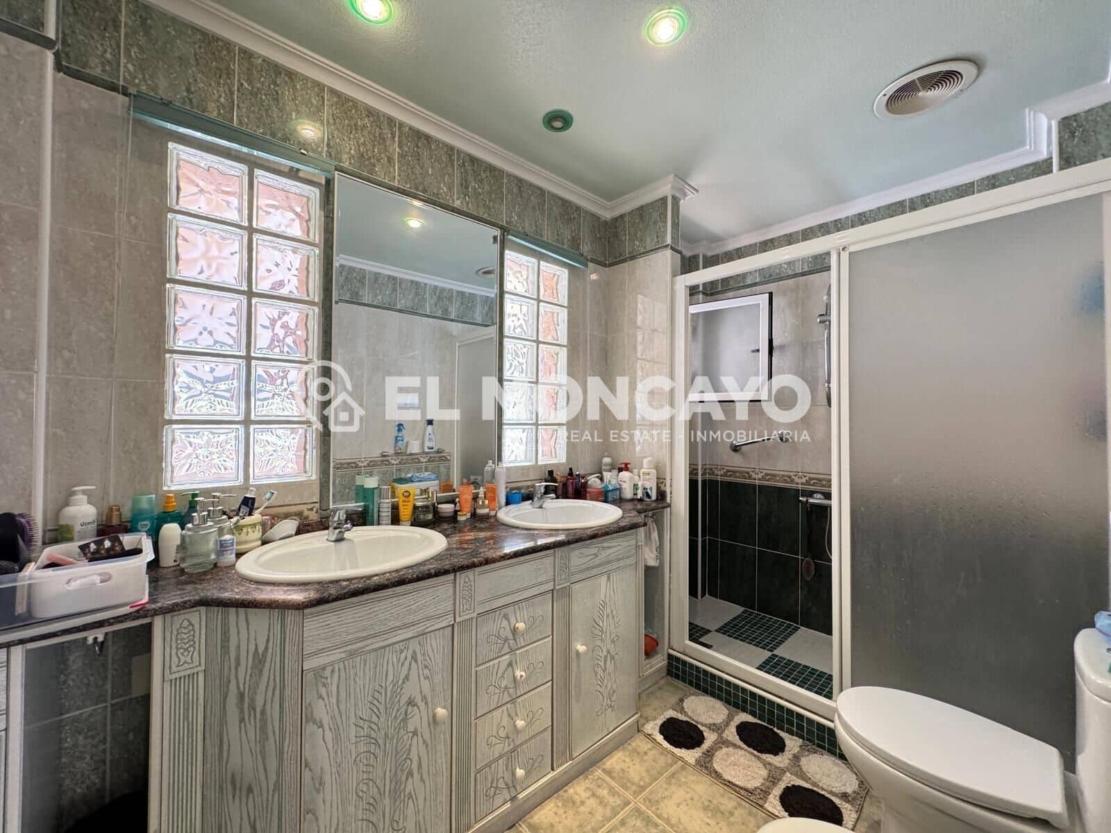 3 slaapkamer Rijtjeshuis te koop in Guardamar del Segura met zwembad garage - € 283.000 (Ref: 9892268)
