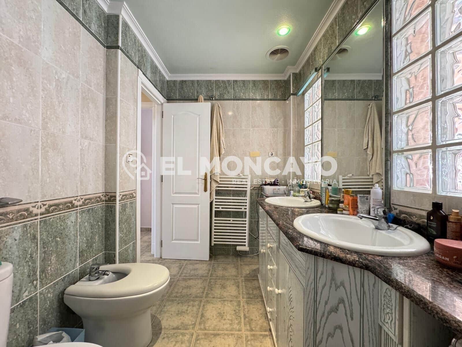 3 slaapkamer Rijtjeshuis te koop in Guardamar del Segura met zwembad garage - € 283.000 (Ref: 9892268)