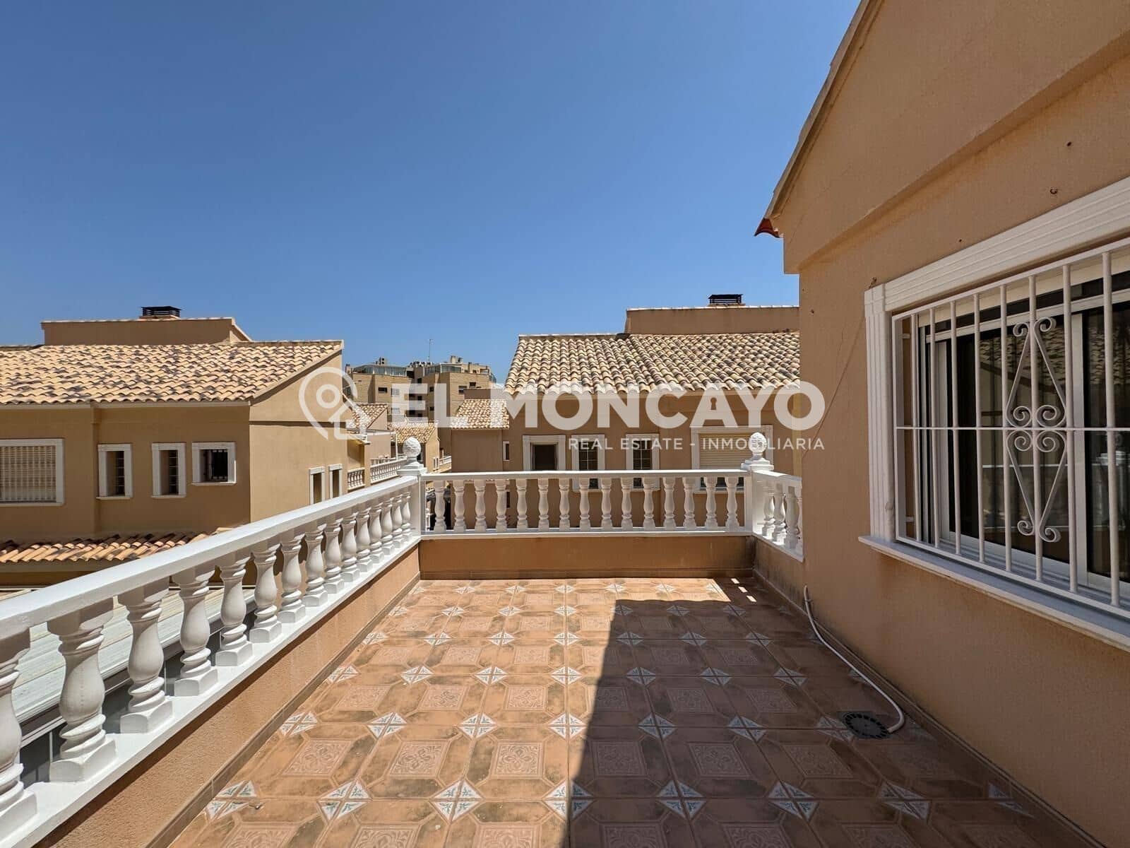 3 slaapkamer Rijtjeshuis te koop in Guardamar del Segura met zwembad garage - € 283.000 (Ref: 9892268)
