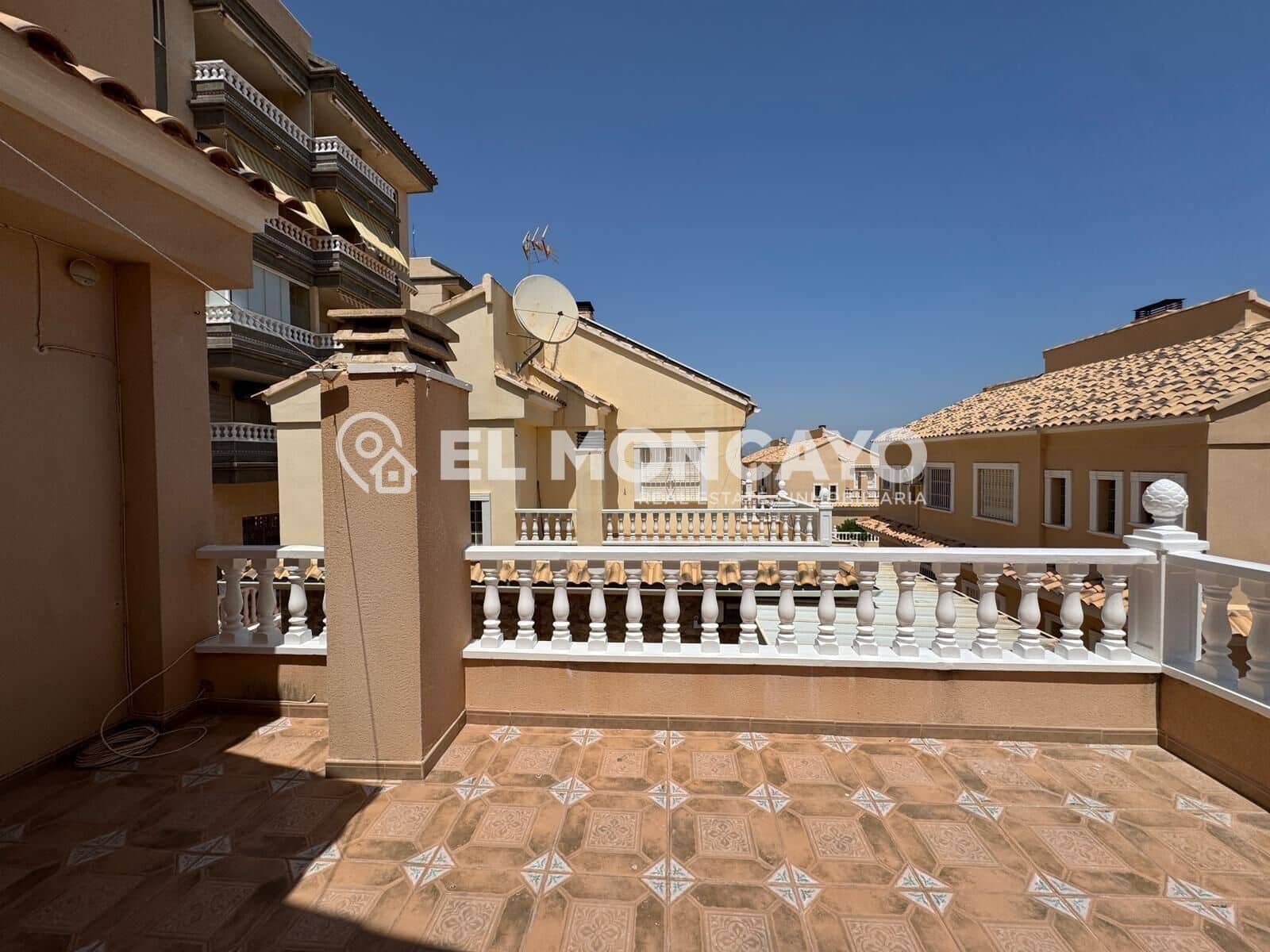 3 slaapkamer Rijtjeshuis te koop in Guardamar del Segura met zwembad garage - € 283.000 (Ref: 9892268)