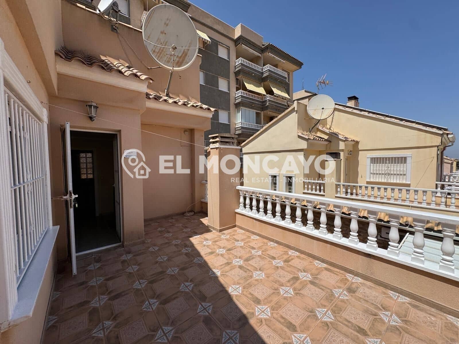 3 slaapkamer Rijtjeshuis te koop in Guardamar del Segura met zwembad garage - € 283.000 (Ref: 9892268)