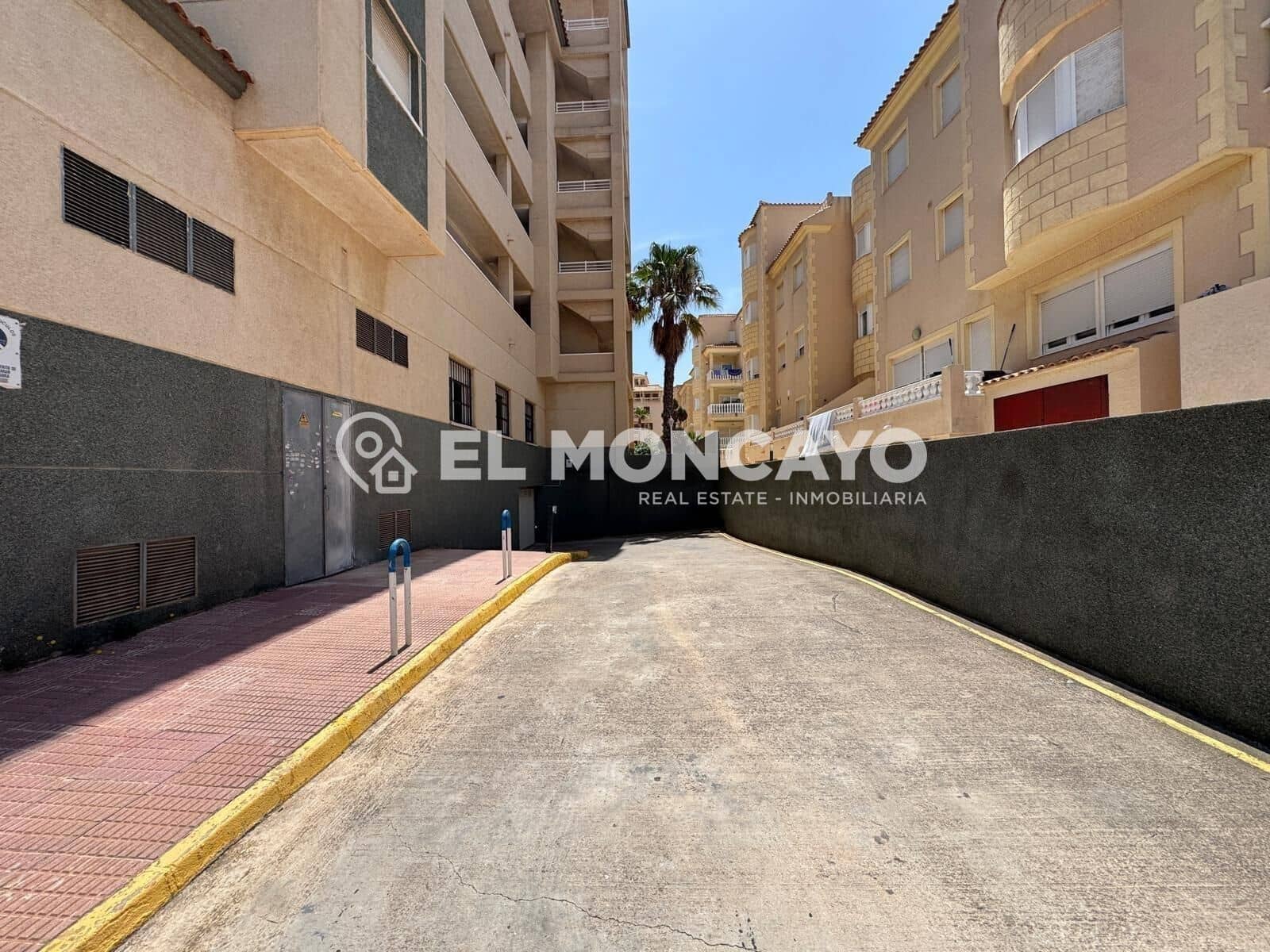 3 slaapkamer Rijtjeshuis te koop in Guardamar del Segura met zwembad garage - € 283.000 (Ref: 9892268)
