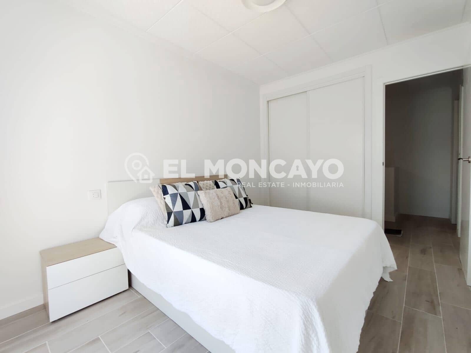 2 soverom Rekkehus til salgs i Torrevieja med svømmebasseng - € 239 900 (Ref: 9907496)