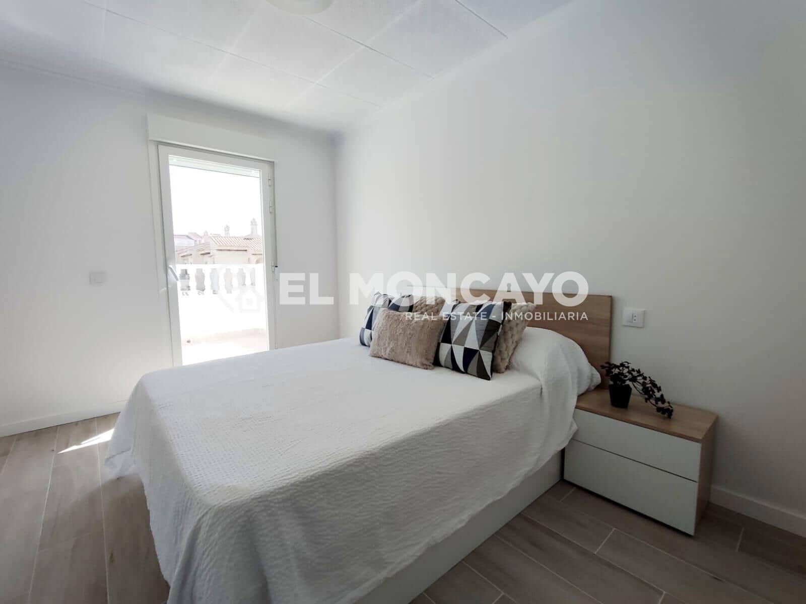 2 soverom Rekkehus til salgs i Torrevieja med svømmebasseng - € 239 900 (Ref: 9907496)