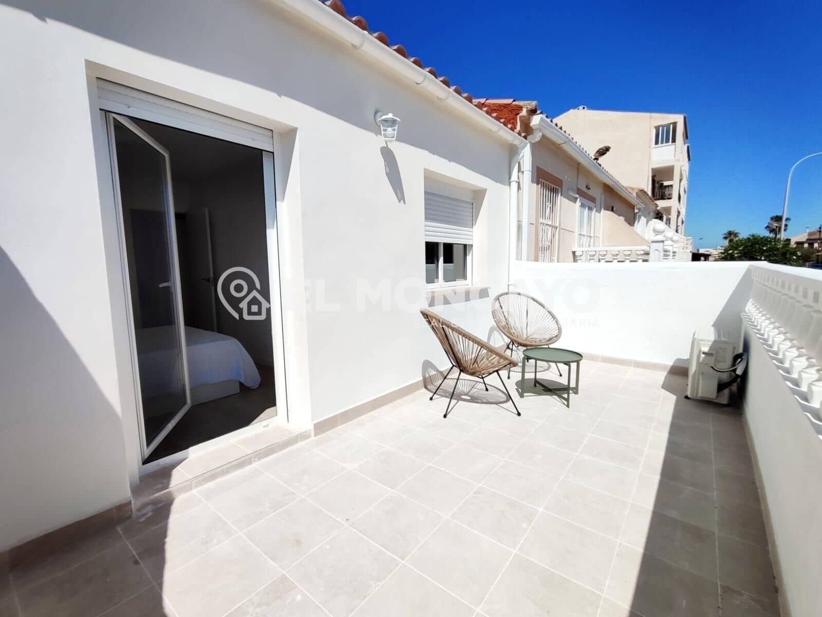 2 soverom Rekkehus til salgs i Torrevieja med svømmebasseng - € 239 900 (Ref: 9907496)