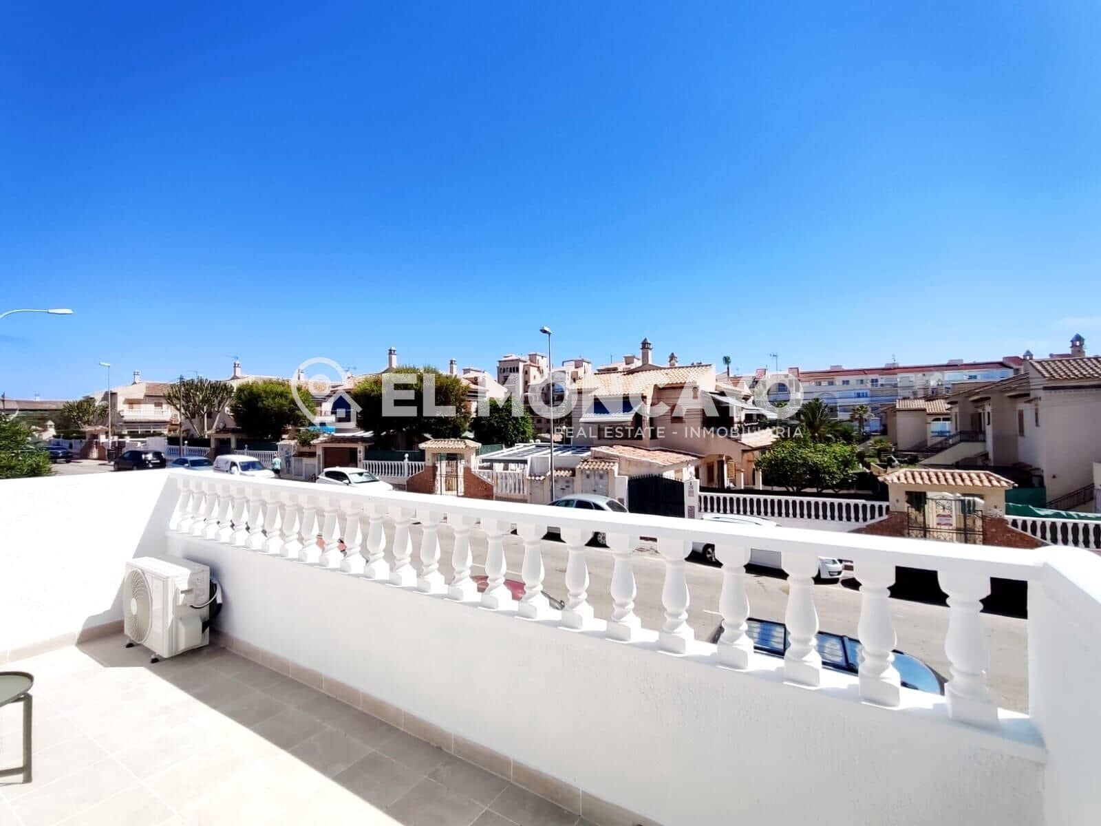 2 soverom Rekkehus til salgs i Torrevieja med svømmebasseng - € 239 900 (Ref: 9907496)