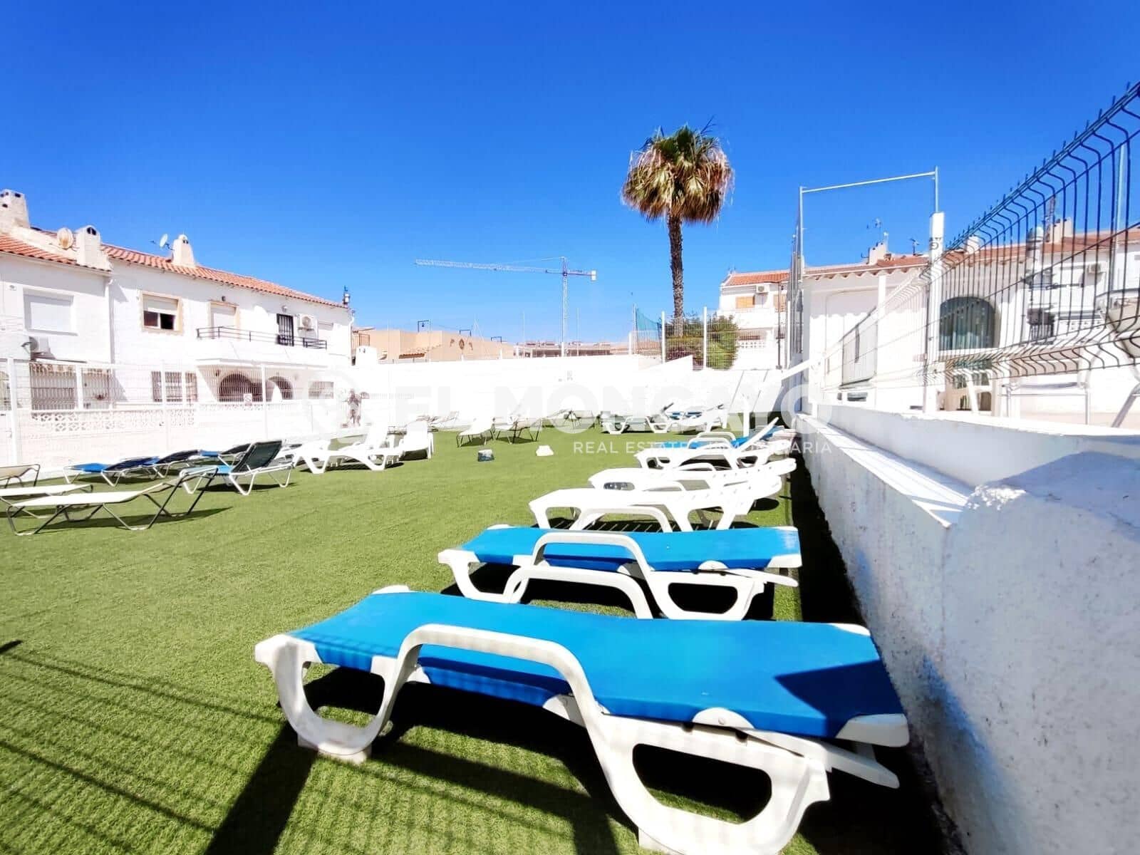 2 soverom Rekkehus til salgs i Torrevieja med svømmebasseng - € 239 900 (Ref: 9907496)