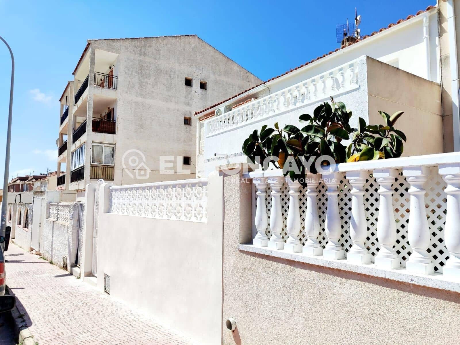 2 soverom Rekkehus til salgs i Torrevieja med svømmebasseng - € 239 900 (Ref: 9907496)