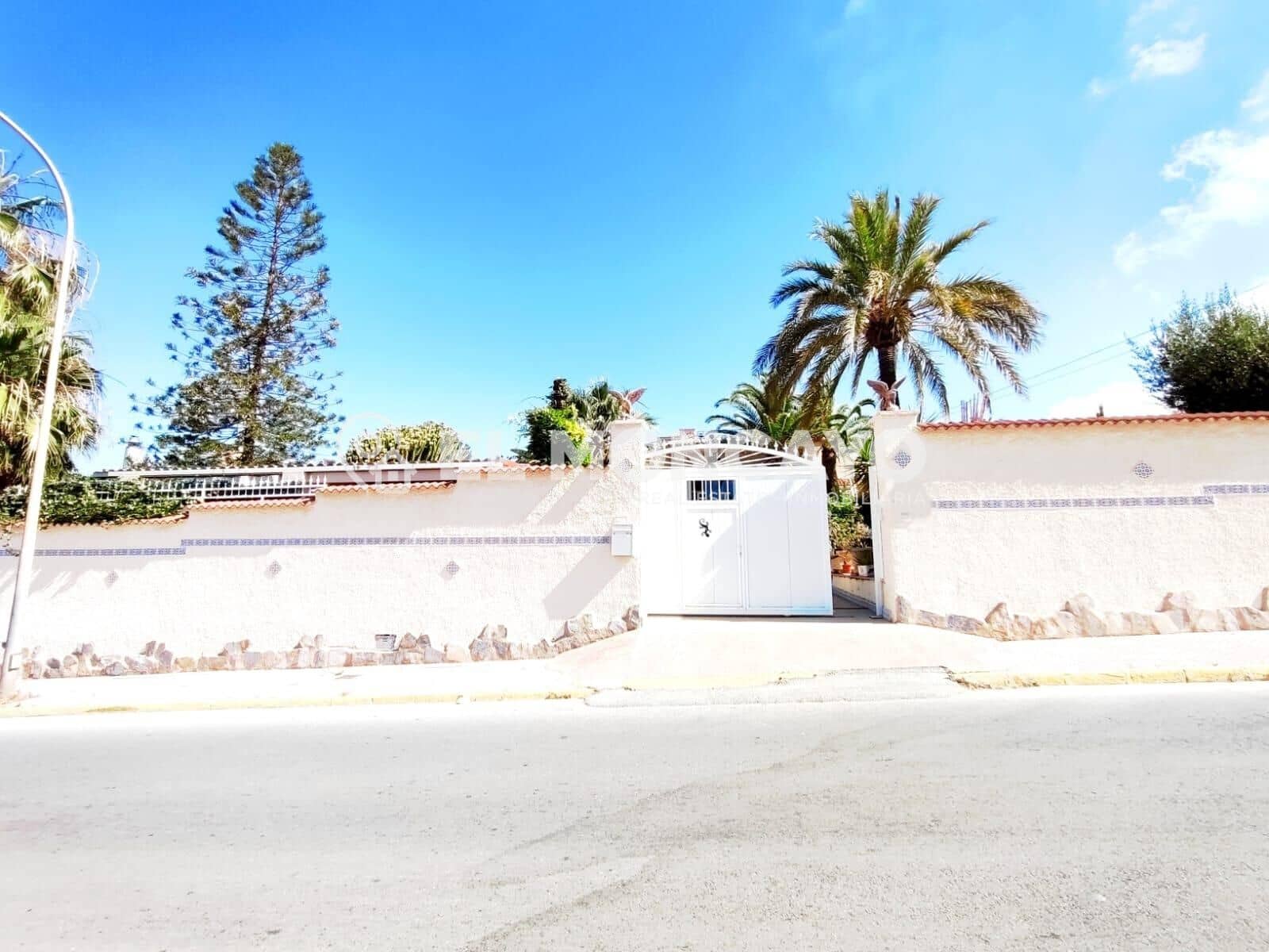 4 bedroom Villa for sale in Rojales with pool - € 550,000 (Ref: 9907497)