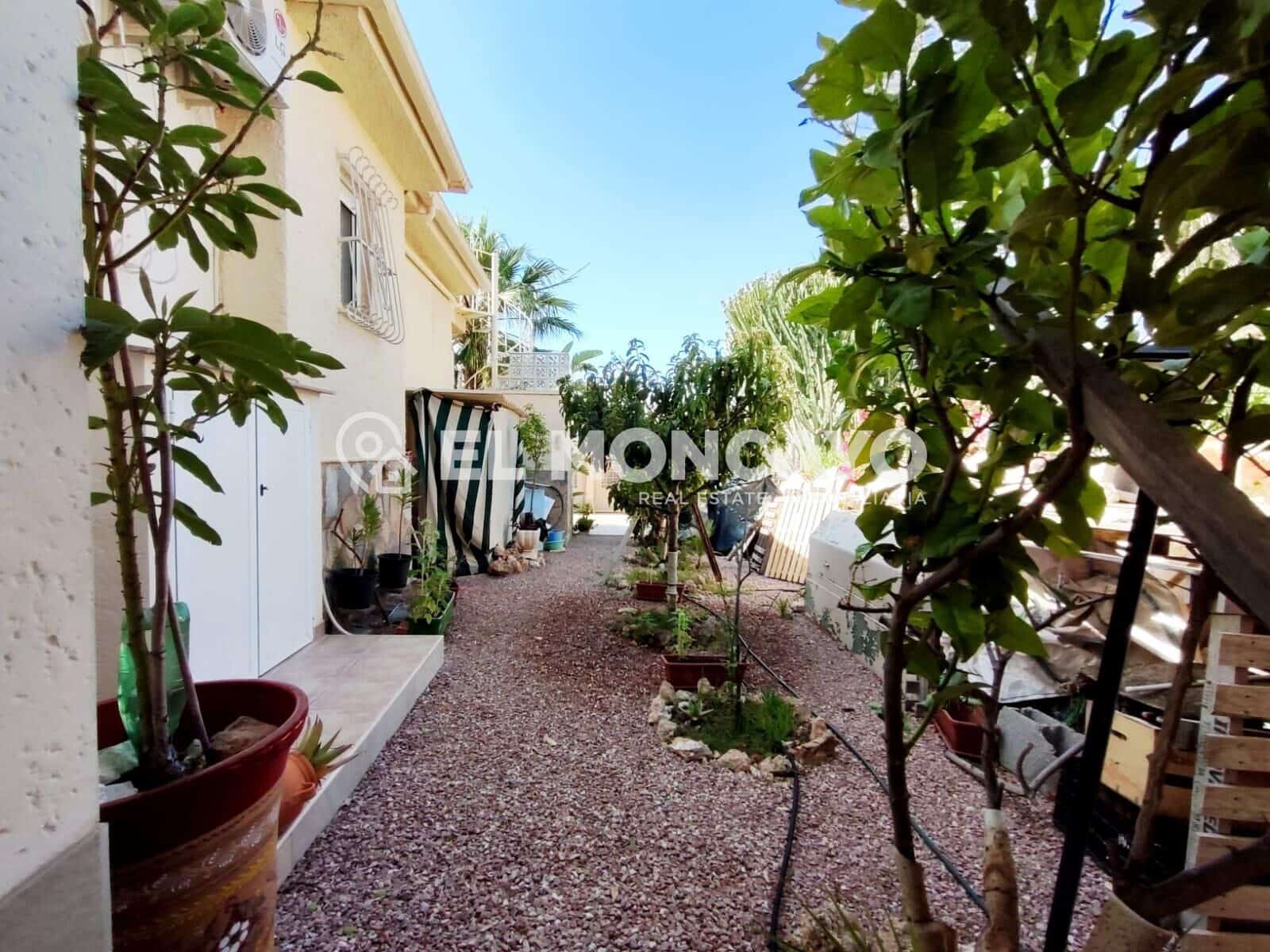 4 bedroom Villa for sale in Rojales with pool - € 550,000 (Ref: 9907497)
