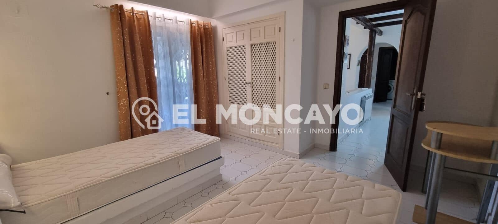 2 soveværelse Lejlighed til salg i Torrevieja med swimmingpool - € 258.000 (Ref: 9910982)