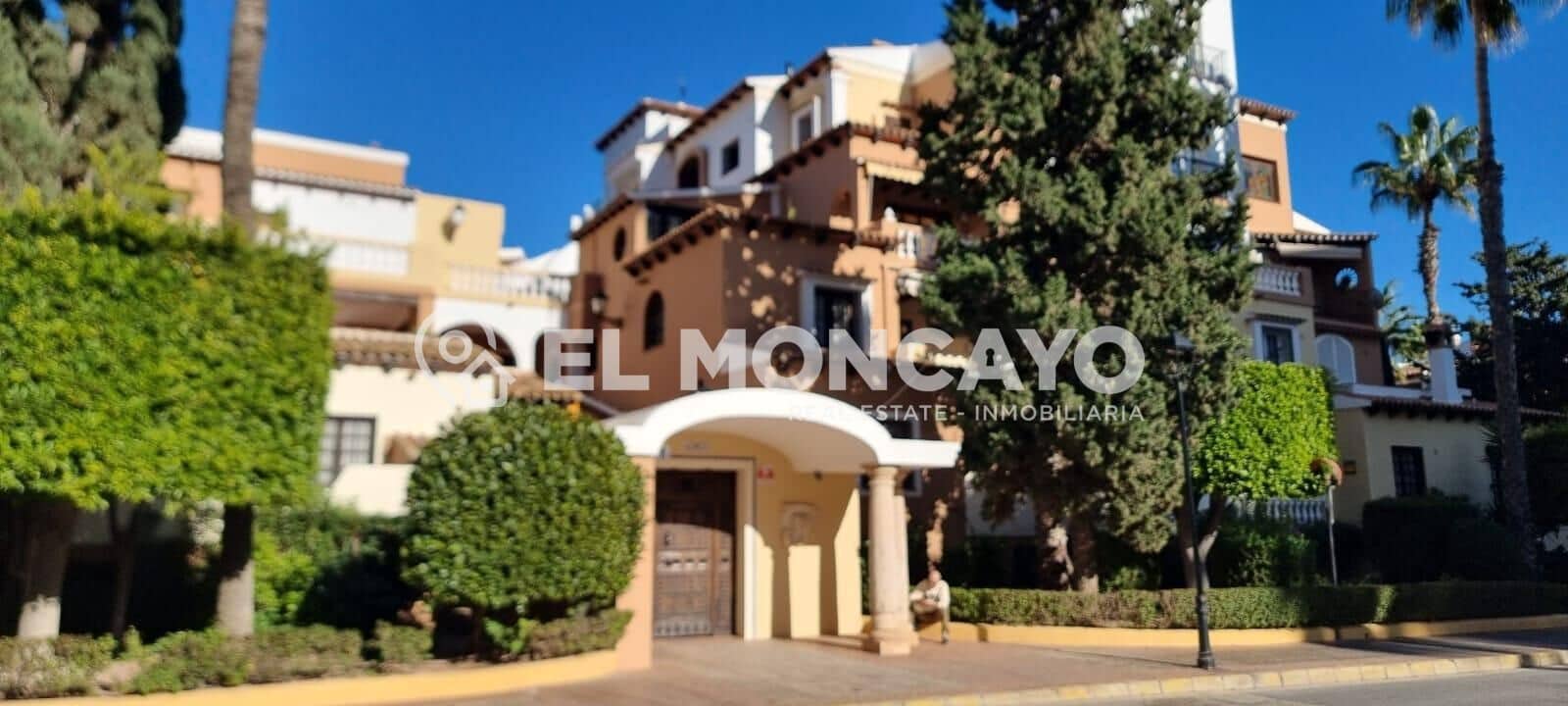 2 soveværelse Lejlighed til salg i Torrevieja med swimmingpool - € 258.000 (Ref: 9910982)
