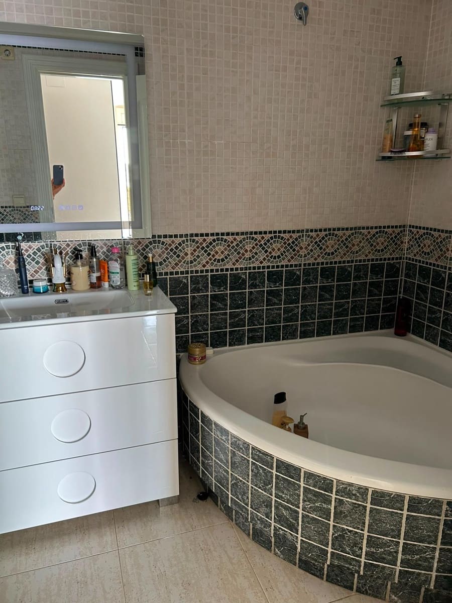 Apartamento de 2 habitaciones en Guardamar del Segura en venta - 265.000 € (Ref: 9915753)