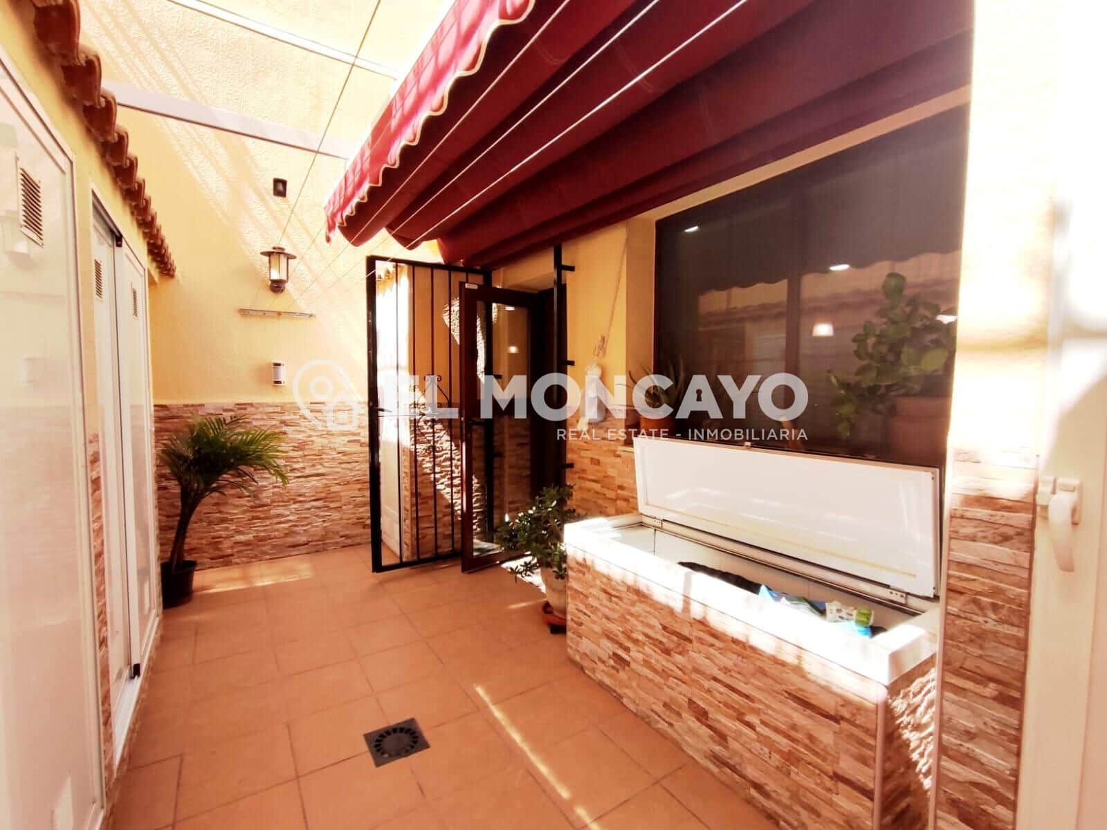 3 camera da letto Villetta a Schiera in vendita in Torrevieja - 320.000 € (Rif: 9920389)
