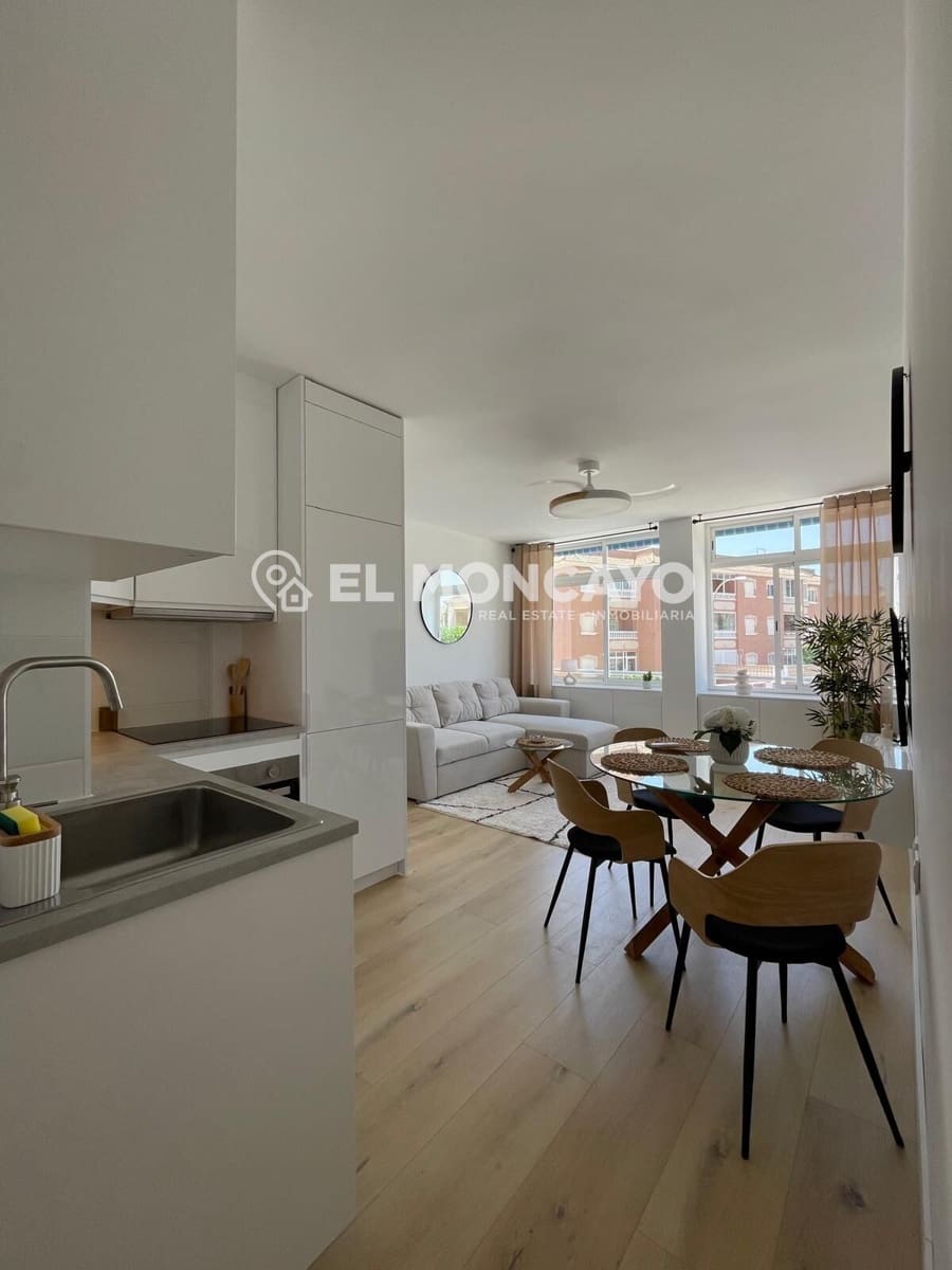 2 bedroom Apartment for sale in Torrevieja with pool - € 219,000 (Ref: 9922249)