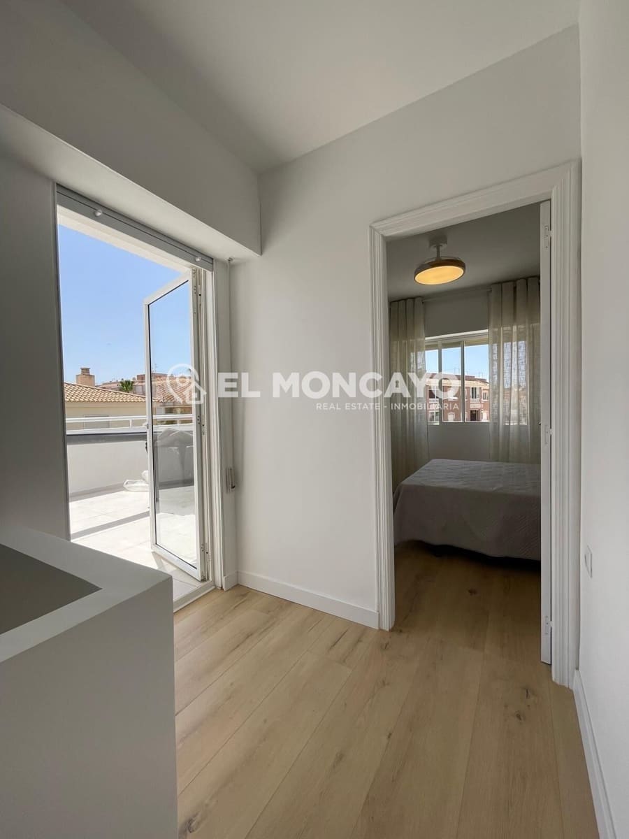 2 bedroom Apartment for sale in Torrevieja with pool - € 219,000 (Ref: 9922249)