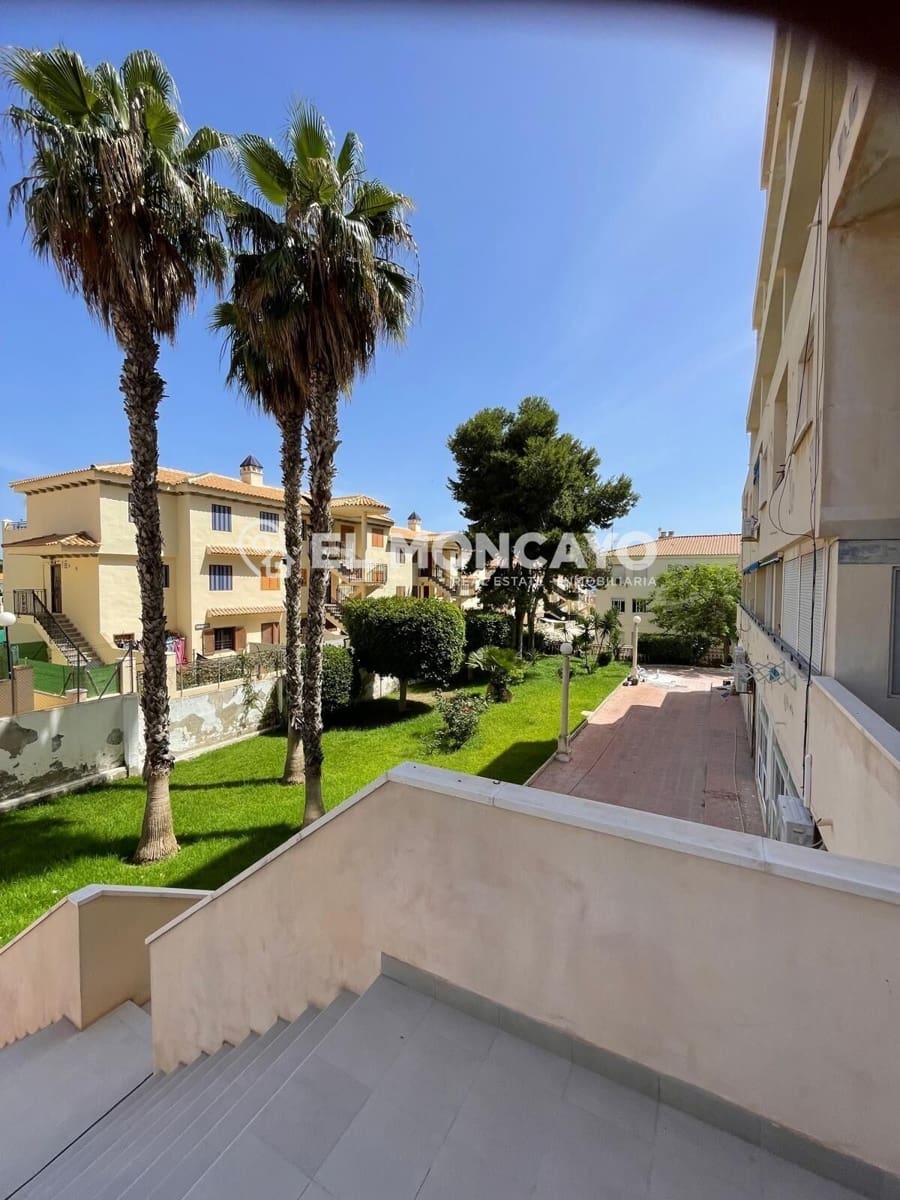 2 bedroom Apartment for sale in Torrevieja with pool - € 219,000 (Ref: 9922249)