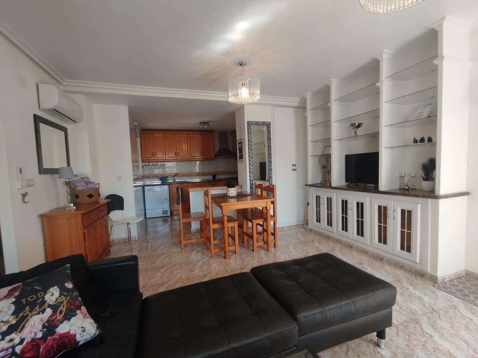 2 makuuhuone Huoneisto myytävänä paikassa La Zenia mukana uima-altaan - 169 000 € (Ref: 9938134)