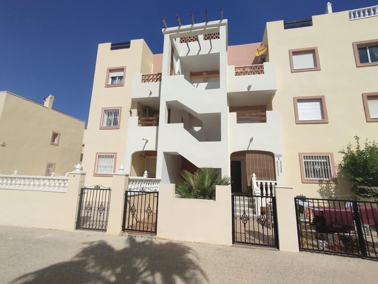 2 bedroom Apartment for sale in La Zenia with pool - € 169,000 (Ref: 9938134)