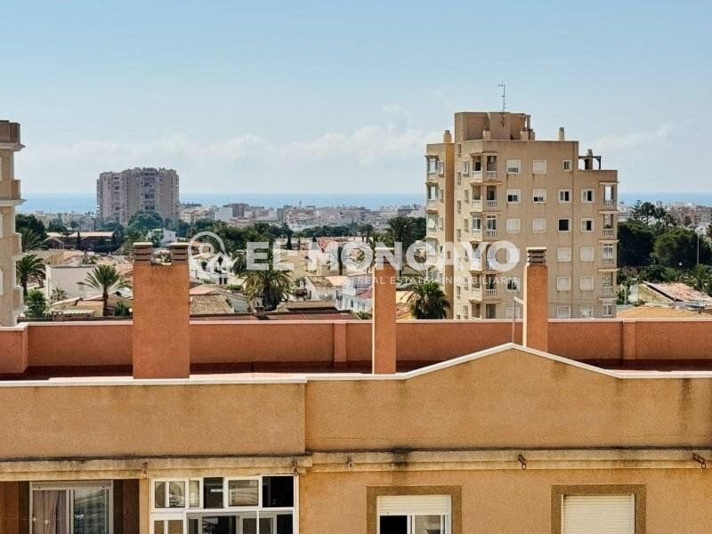 2 soveværelse Lejlighed til salg i Torrevieja med swimmingpool garage - € 175.000 (Ref: 9939910)