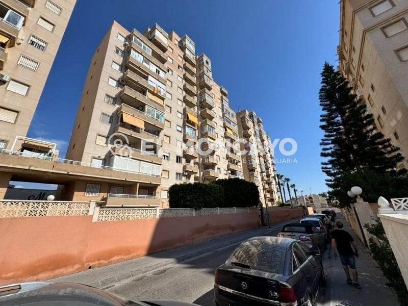 2 soveværelse Lejlighed til salg i Torrevieja med swimmingpool garage - € 175.000 (Ref: 9939910)