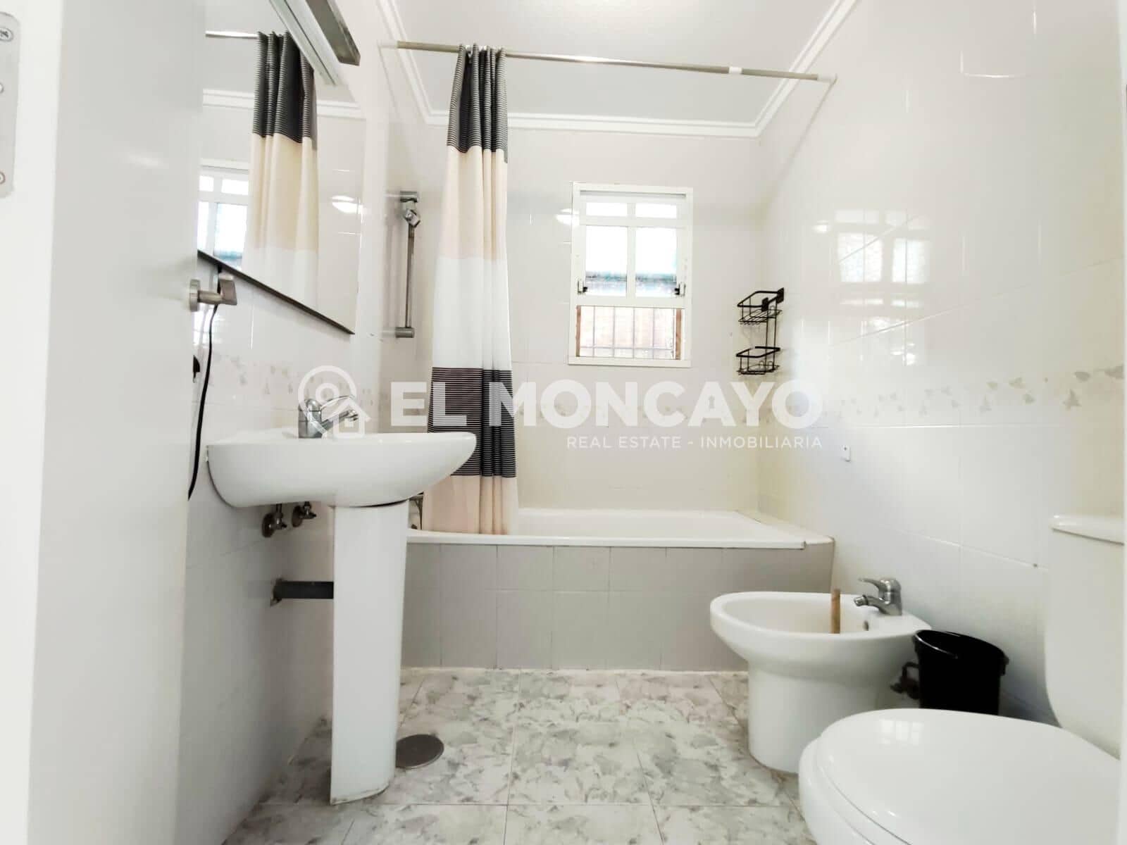 2 makuuhuone Bungalow myytävänä paikassa Playa Flamenca mukana uima-altaan 
autotalli - 161 000 € (Ref: 9945648)