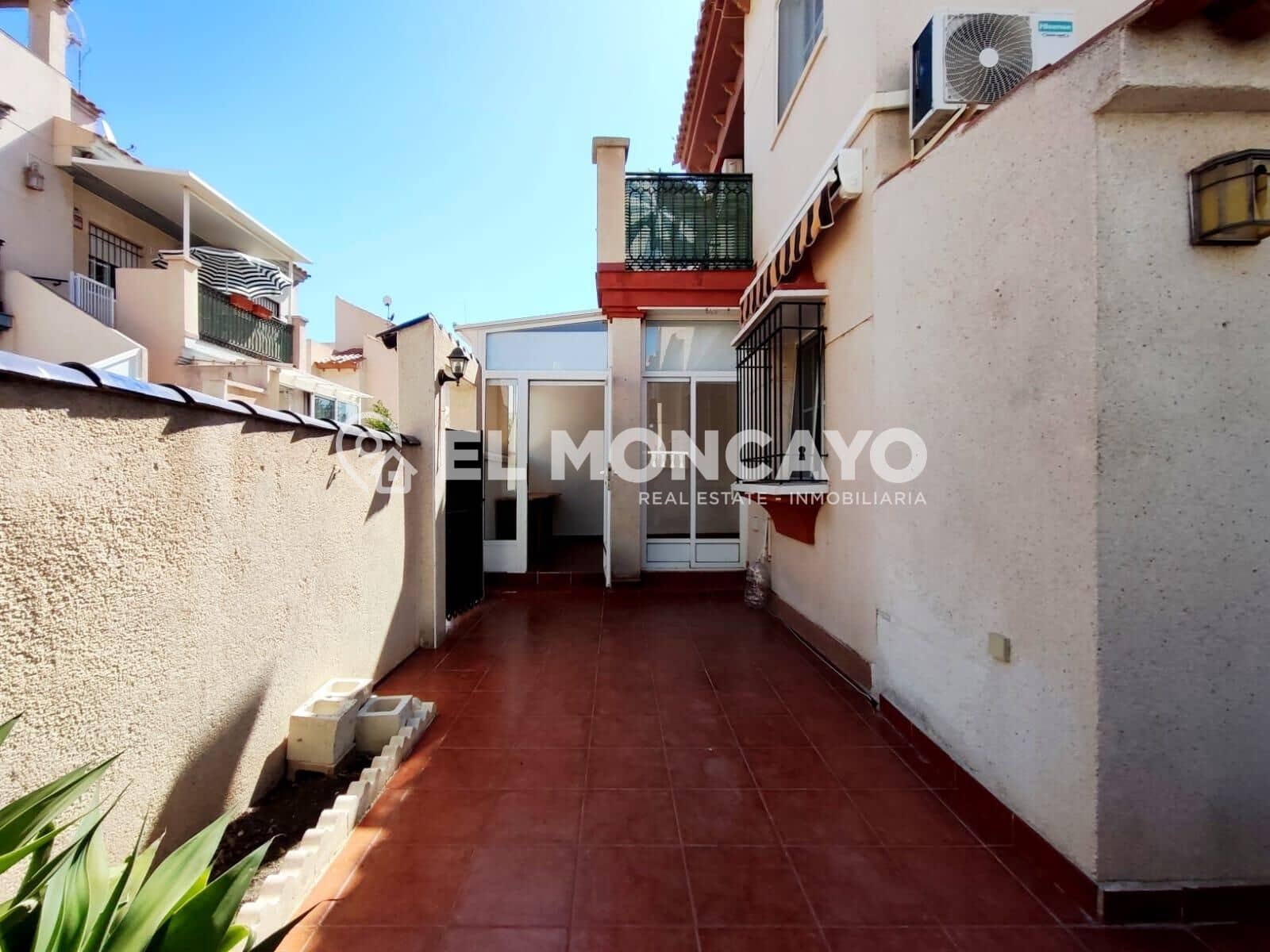 2 makuuhuone Bungalow myytävänä paikassa Playa Flamenca mukana uima-altaan 
autotalli - 161 000 € (Ref: 9945648)